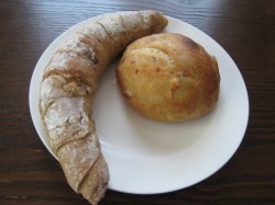 渋皮栗とホワイトチョコのパン、鳴門金時のパン